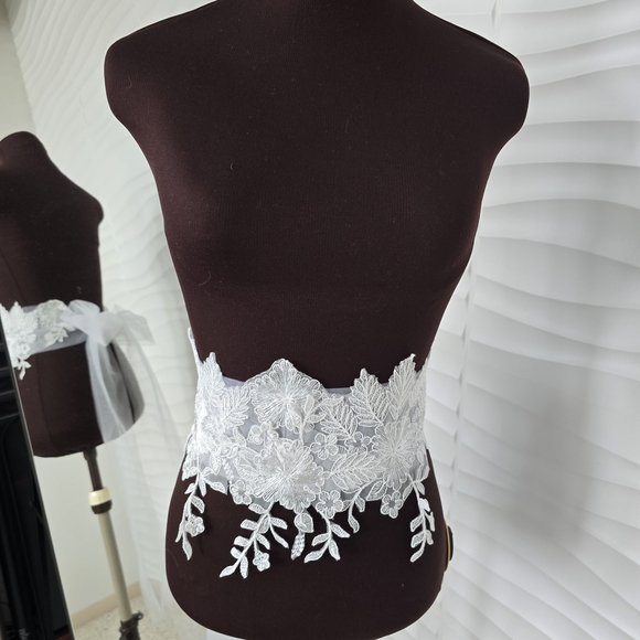 White Floral Lace Appliqué Waist Belt main image 4